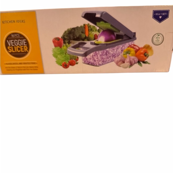 Other - Kitchen Ideas 16 Pc Veggie Slicer
